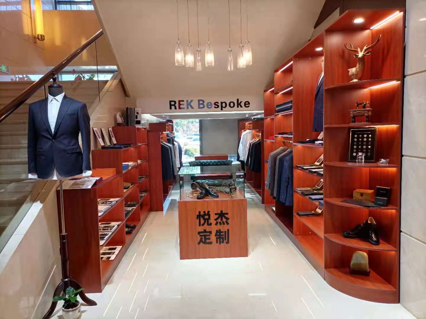 白天鹅店